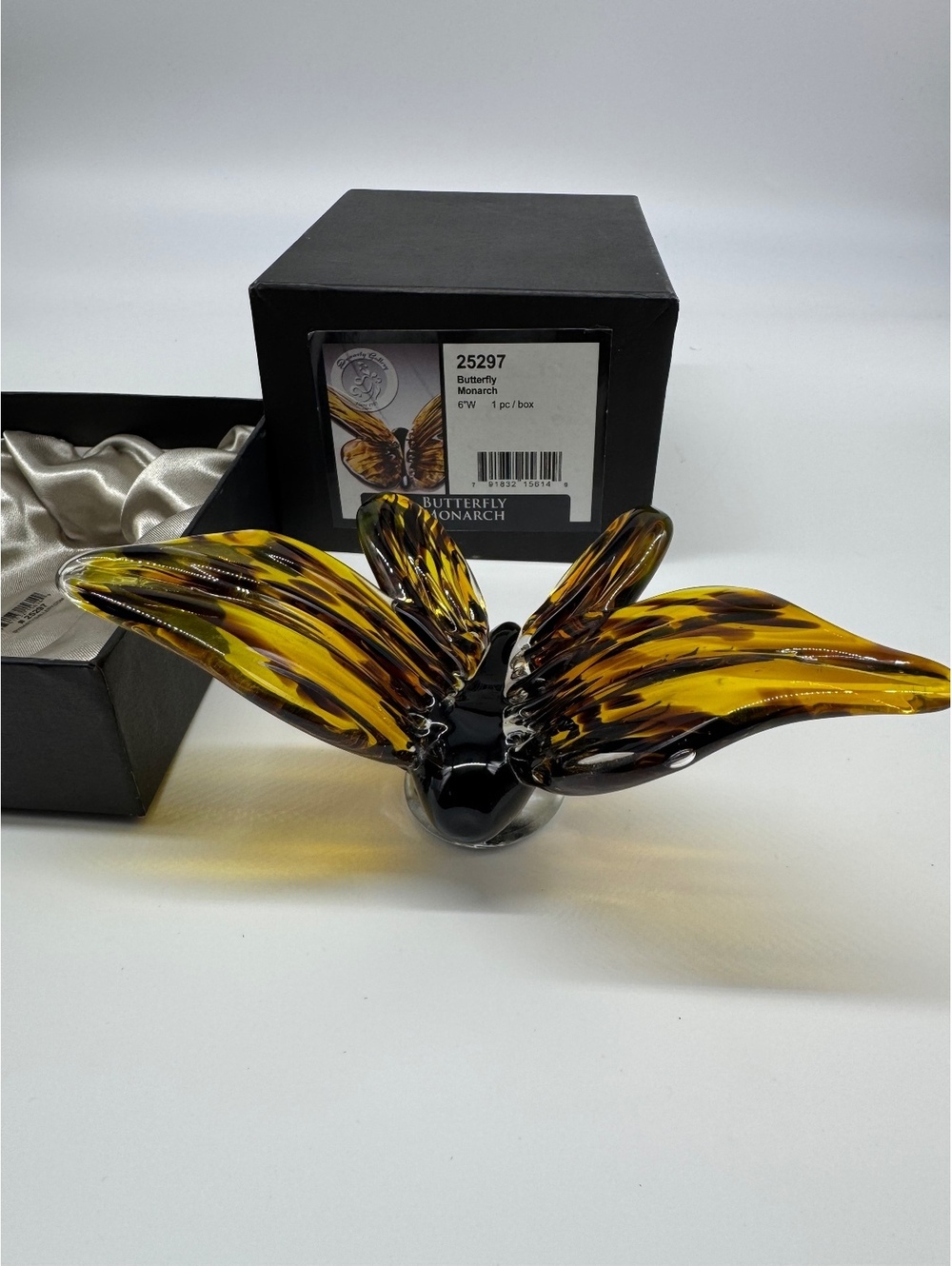 Dynasty Glassware Butterfly Monarch Art Glass Figurine 6” #25297